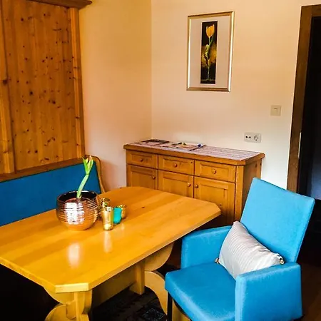 Gastehaus Hochtirol Guest house Tux